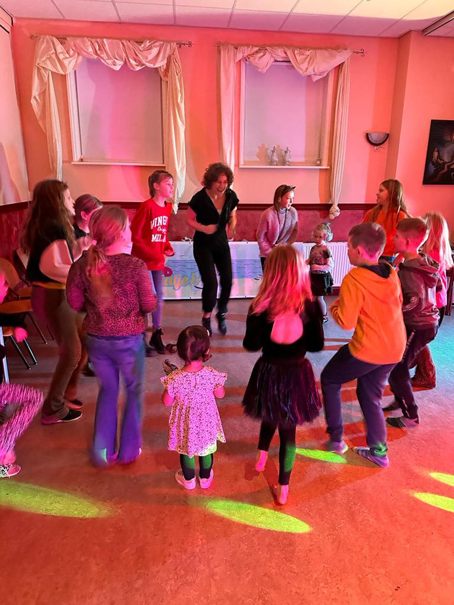 Kaatje&amp;Mup Performance: Dance and sing with us