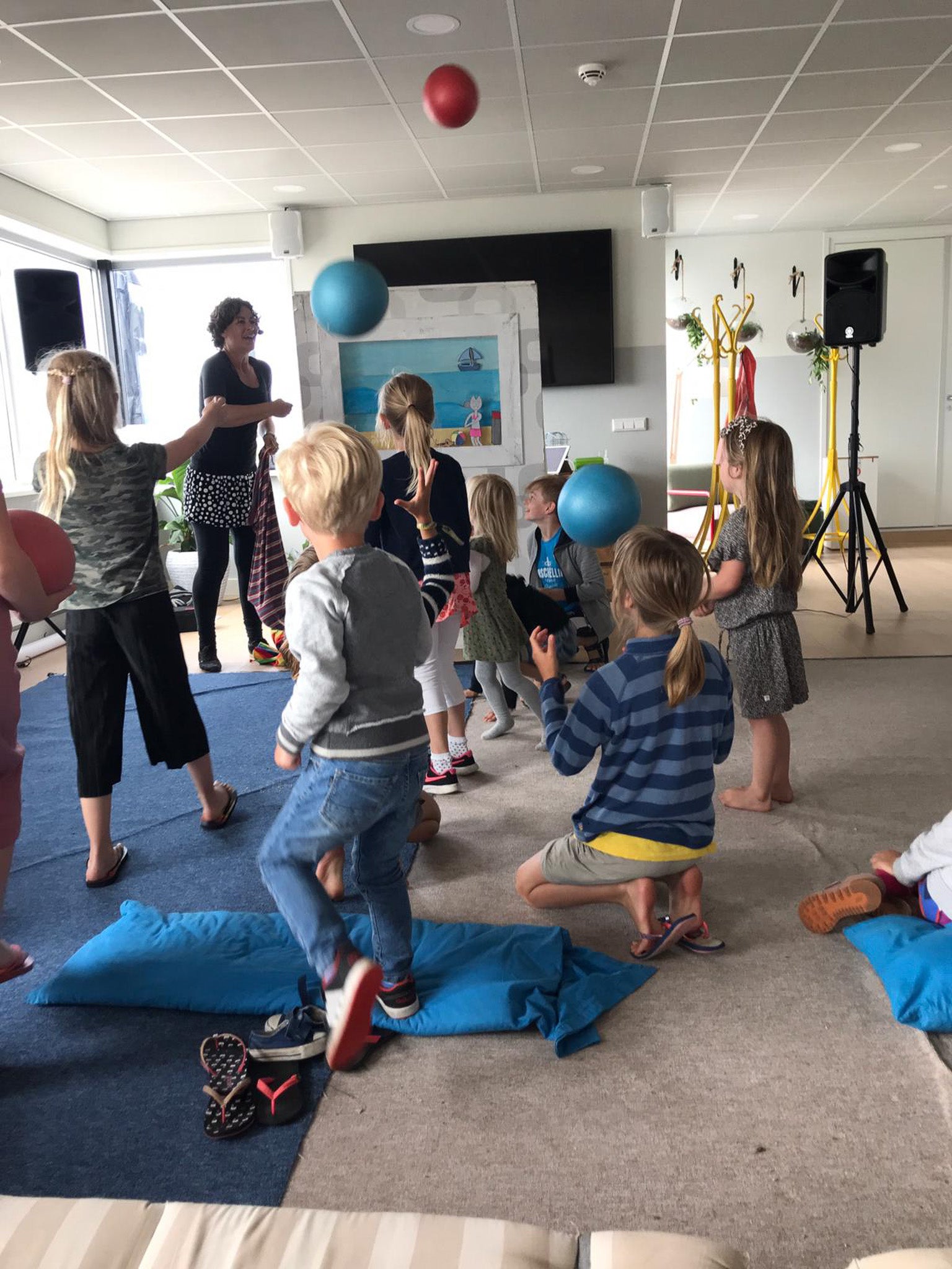 Kaatje&amp;Mup Performance: Dance and sing with us