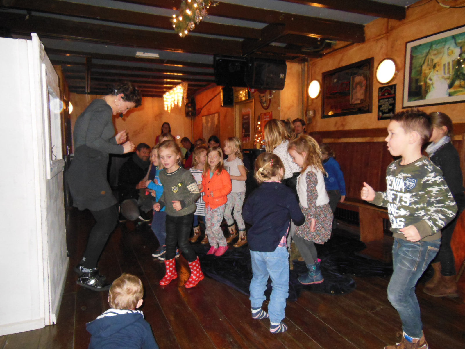 Kaatje&amp;Mup Performance: Dance and sing with us