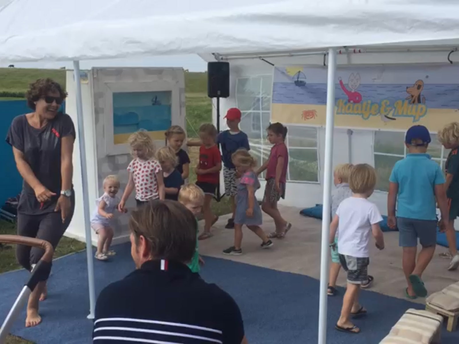 Kaatje&amp;Mup Performance: Dance and sing with us